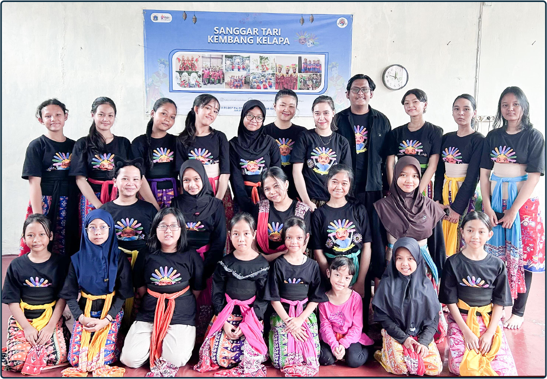 Foto Bersama Sanggar Tari Kembang Kelapa