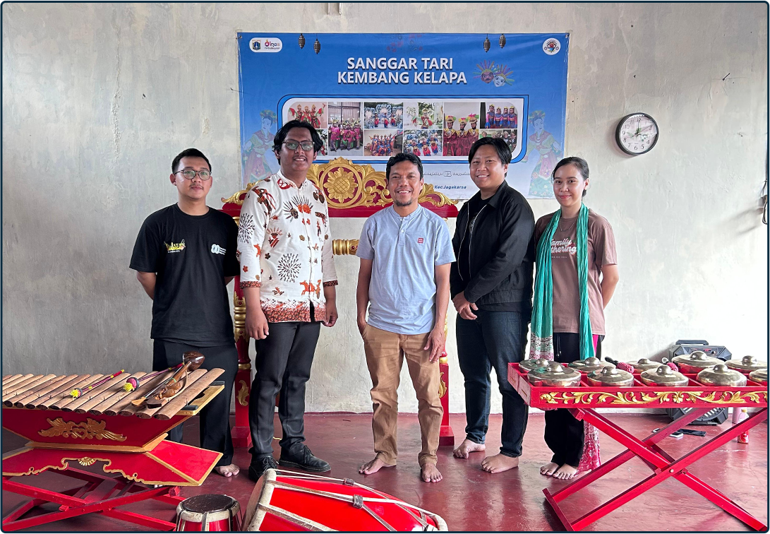 Foto Bersama Latihan Gambang Kromong