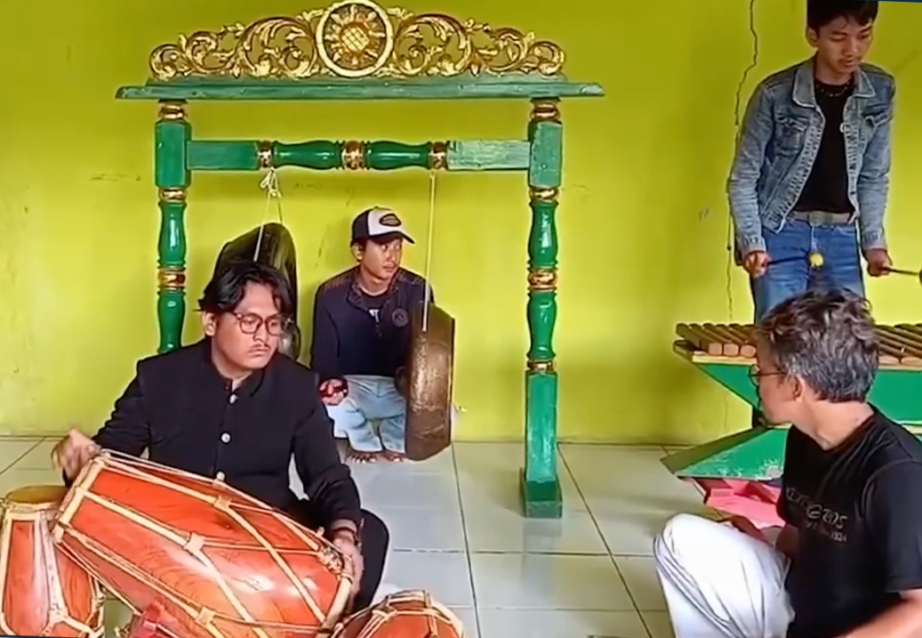 Latihan Gambang Kromong Sanggar Kembang Kelapa
